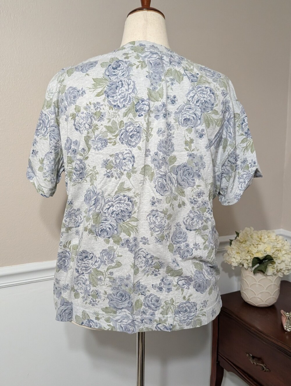 Old Navy Oversized Boxy Tee, Size XL - Picture 3 of 5